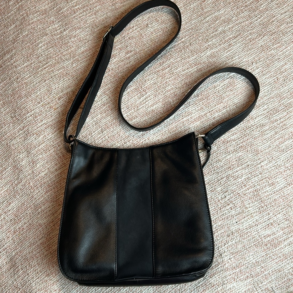 NWOT Levenger Soft Genuine Leather w/ suede strip Crossbody Messenger Bag